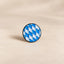 Bayern Emaille Pin Weiß-Blau mit Rautenmuster – kleines Bayern Souvenir und Trachten-Anstecker für Oktoberfest und Volksfest