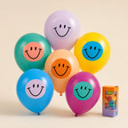 Verschiedene Smile-Designs der bunten Luftballons