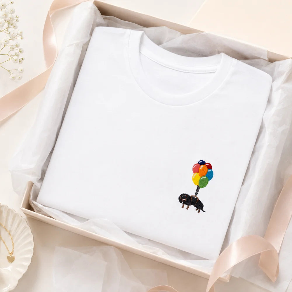 Weißes Damen Dackel T-Shirt mit Ballon-Stick als Geschenk für Dackel-Fans