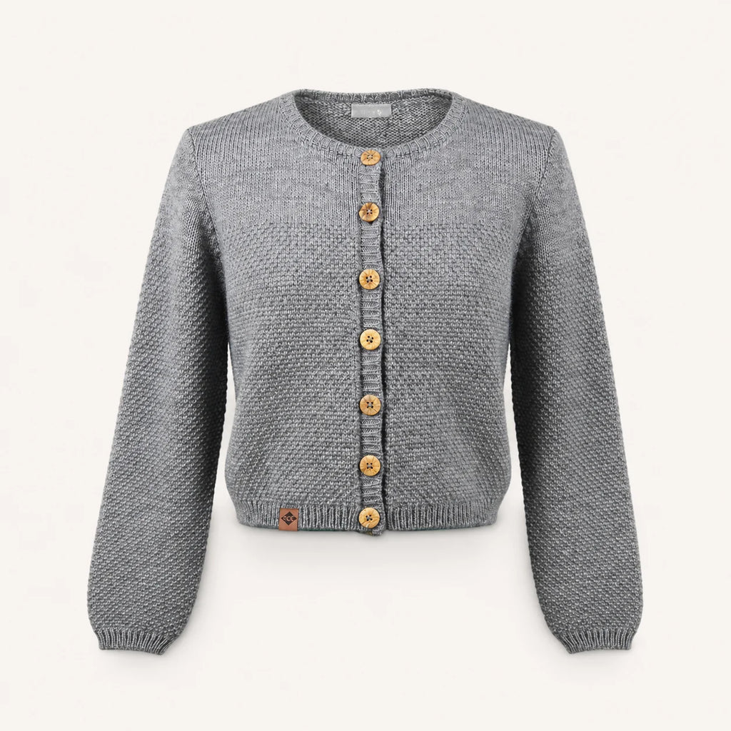 Graue Trachten-Strickjacke für Damen mit Holzknöpfen auf hellem Hintergrund