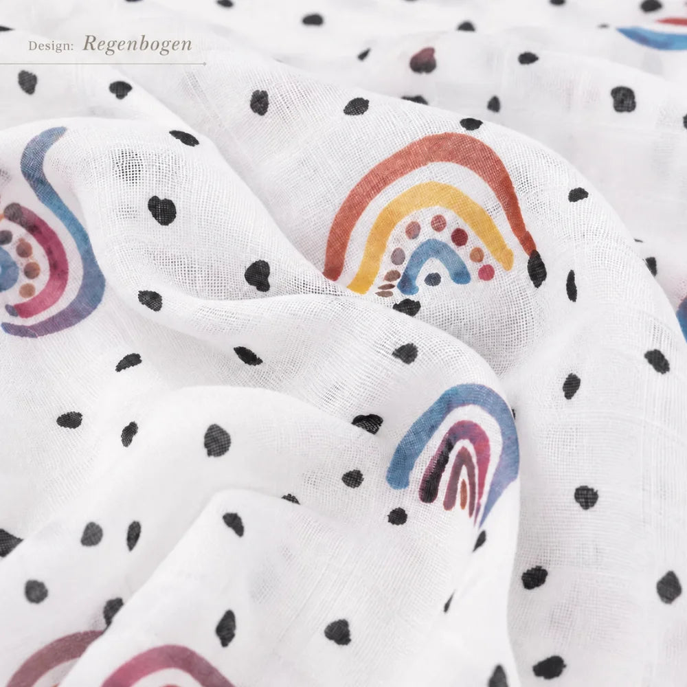 Nahaufnahme des weichen Musselinstoffs im Regenbogen-Design