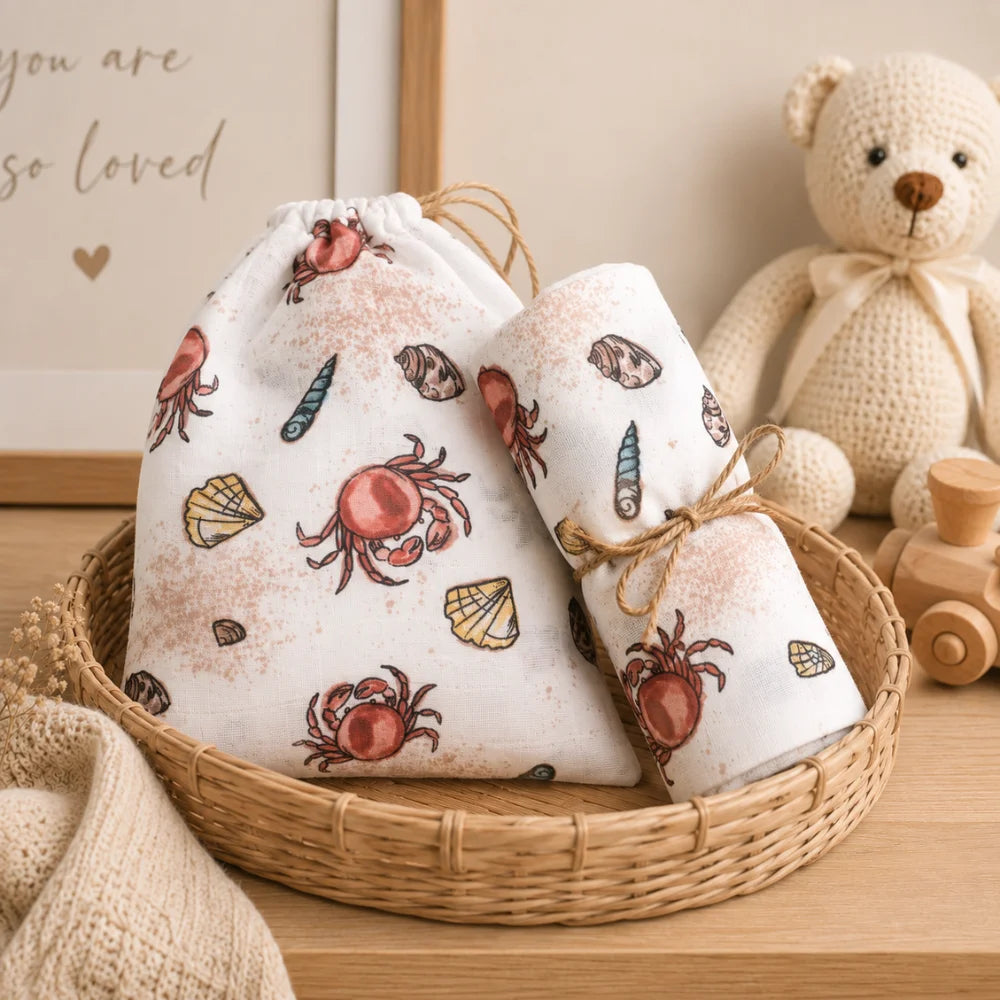Geschenk-Bundle Mulltücher im Sealife-Design dekorativ im Babykörbchen
