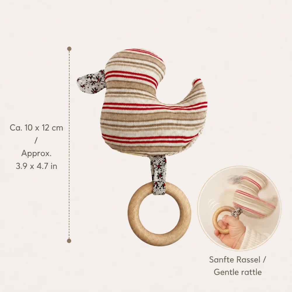 Greifling Ente ca. 10 × 12 cm mit Holzring und Detailansicht eines Babys beim Schütteln der Rassel.