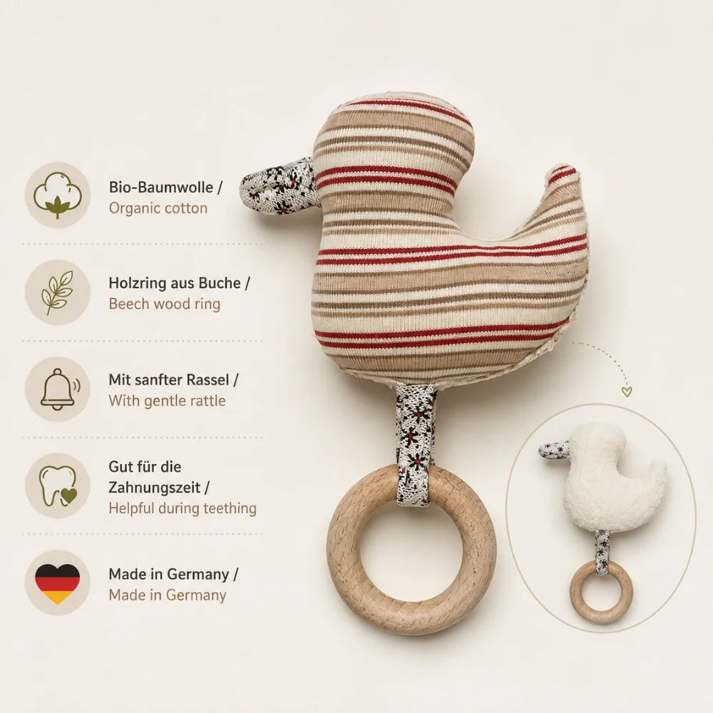 Greifling Ente aus Bio-Baumwolle mit Buchenholzring, sanfter Rassel und Made-in-Germany-Hinweis.