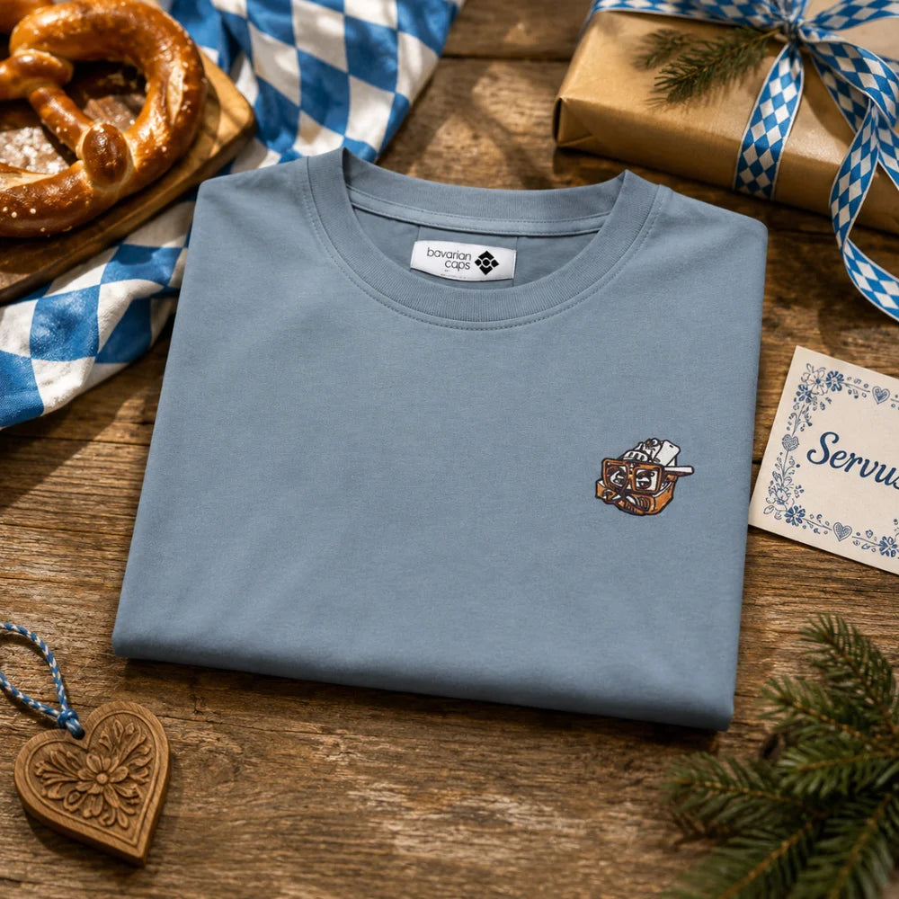 Bavarian Trinity Herren T-Shirt als bayerische Geschenkidee mit Brezel und Geschenkverpackung