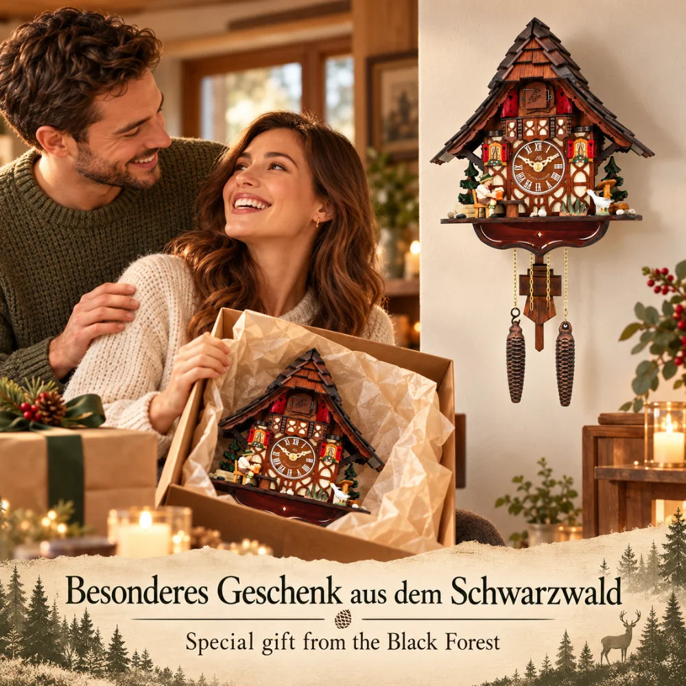 Kuckucksuhr „Abendgold“ als besonderes Geschenk aus dem Schwarzwald in Geschenkbox mit Paar im wohnlichen Ambiente