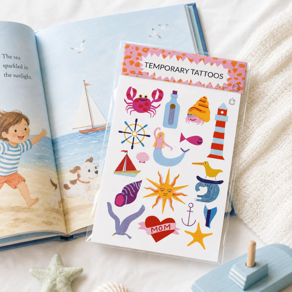 Temporäre Tattoos für Kinder mit Maritimen Motiv auf Kinderbuch liegend