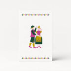 Oktoberfest-Postkarte A6 mit tanzendem Paar im modernen Folk-Design auf hellem Hintergrund