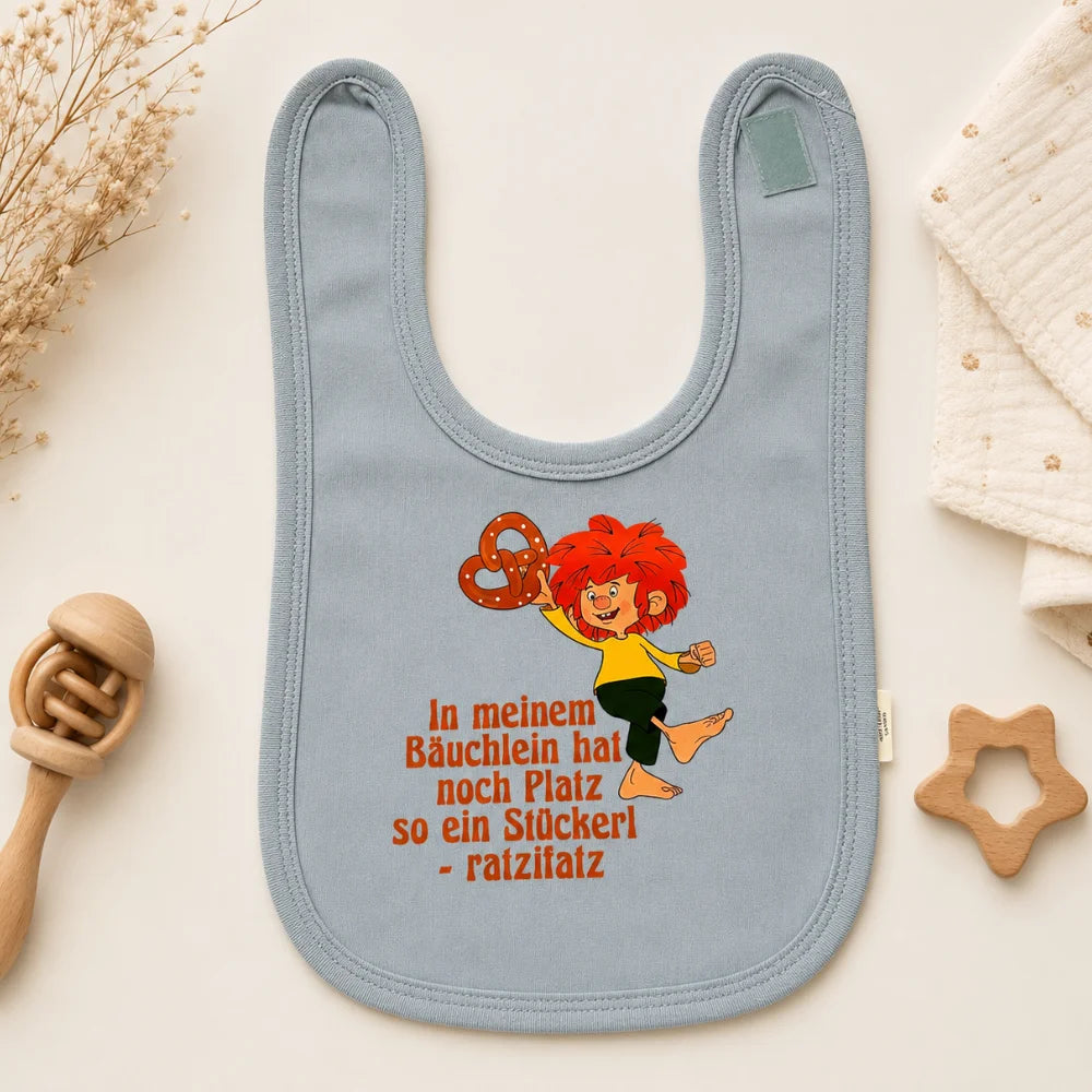 Pumuckl Babylätzchen grau mit Brezelmotiv als Geschenkidee für Babys