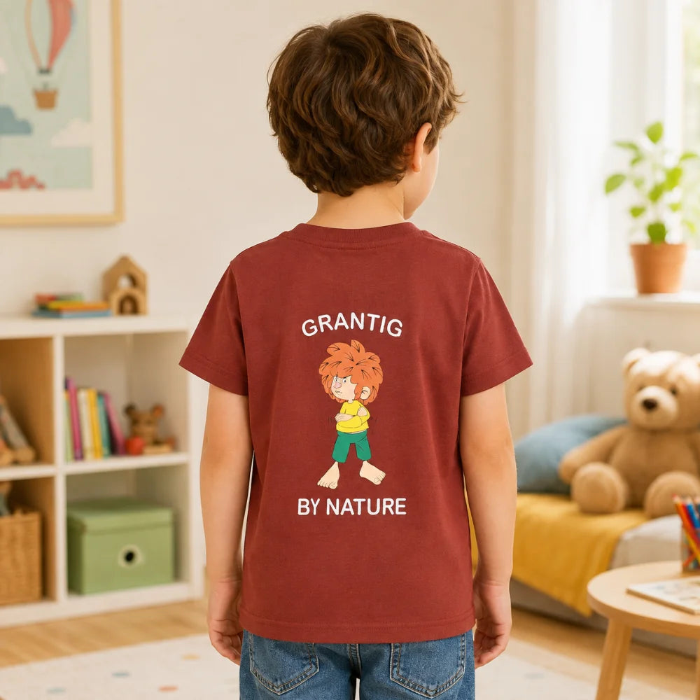 Rotes Pumuckl Kinder-T-Shirt mit großem „Grantig by Nature“-Rückenprint