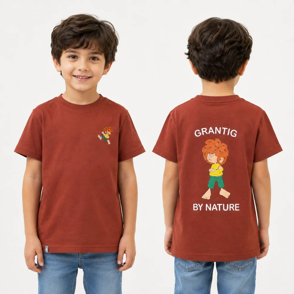 Pumuckl Kinder-T-Shirt rot – Vorder- und Rückansicht mit Pumuckl-Stick und „Grantig by Nature“-Print
