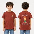 Pumuckl Kinder-T-Shirt rot – Vorder- und Rückansicht mit Pumuckl-Stick und „Grantig by Nature“-Print