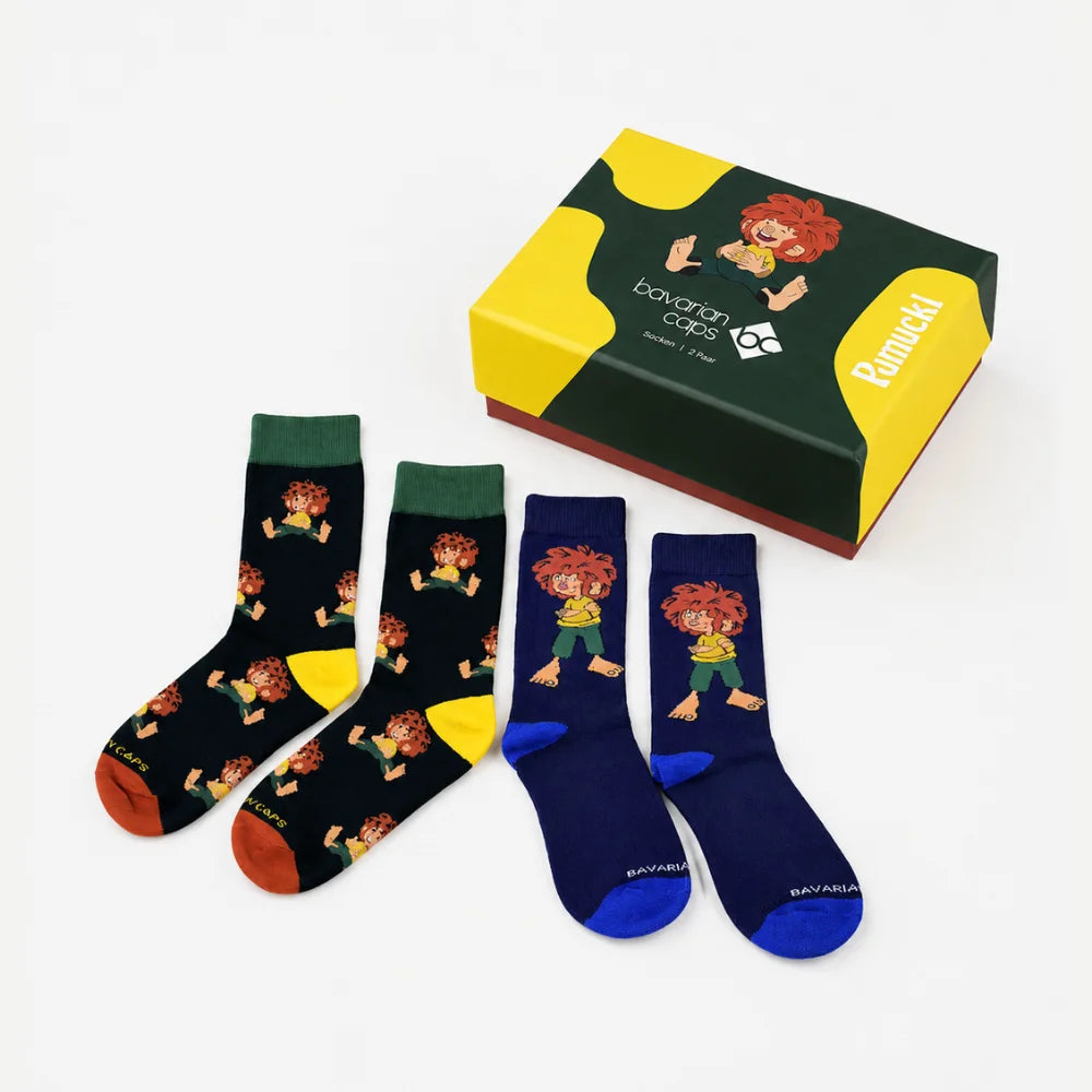 Pumuckl Socken Geschenkbox mit zwei Paar Socken und zwei unterschiedlichen Designs auf hellem Hintergrund