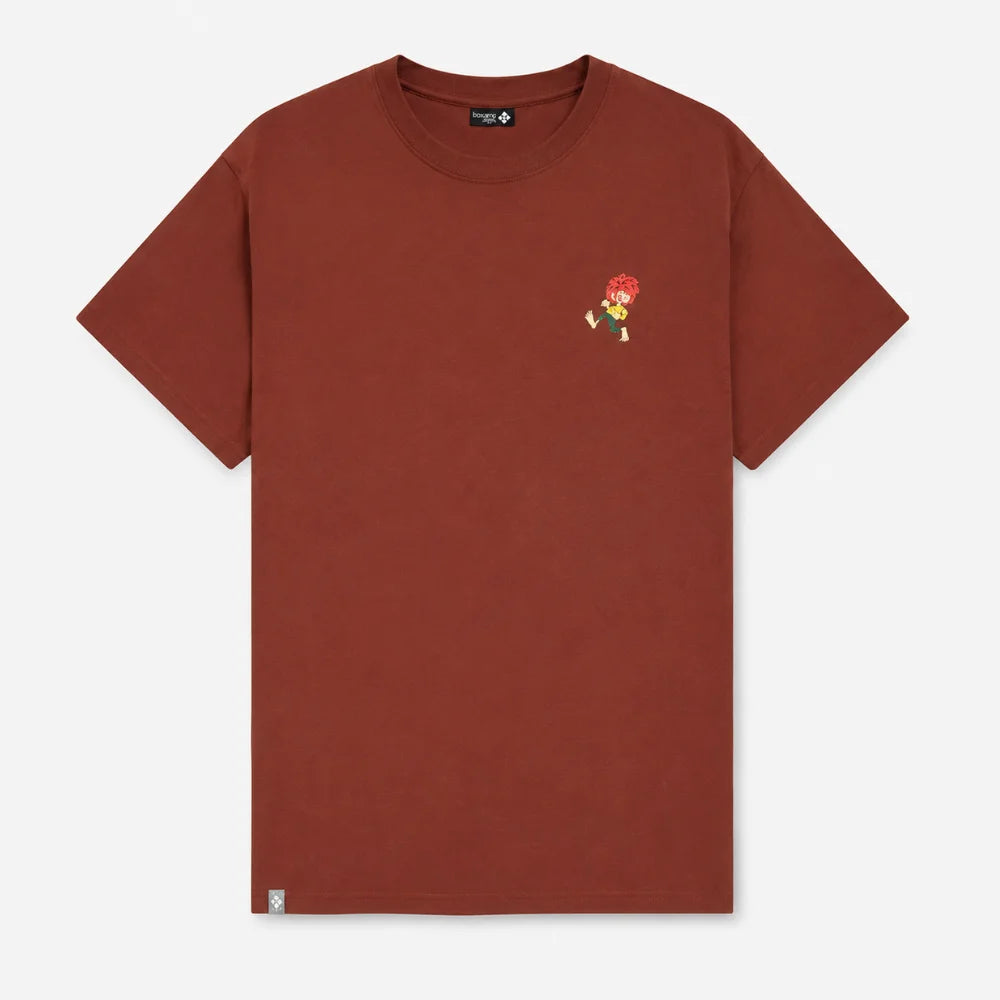Pumuckl Herren T-Shirt Dunkelrot – Vorderansicht mit kleinem Pumuckl-Stick auf der Brust