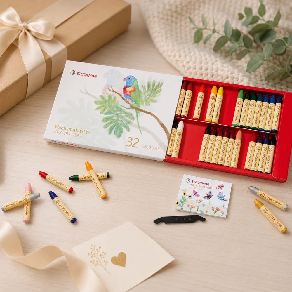 Geschenkkarton mit 32 Wachsmalstiften 