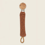 Schnullerkette Sugar aus Bio-Baumwolle mit rundem Holzclip und braunem Strickband