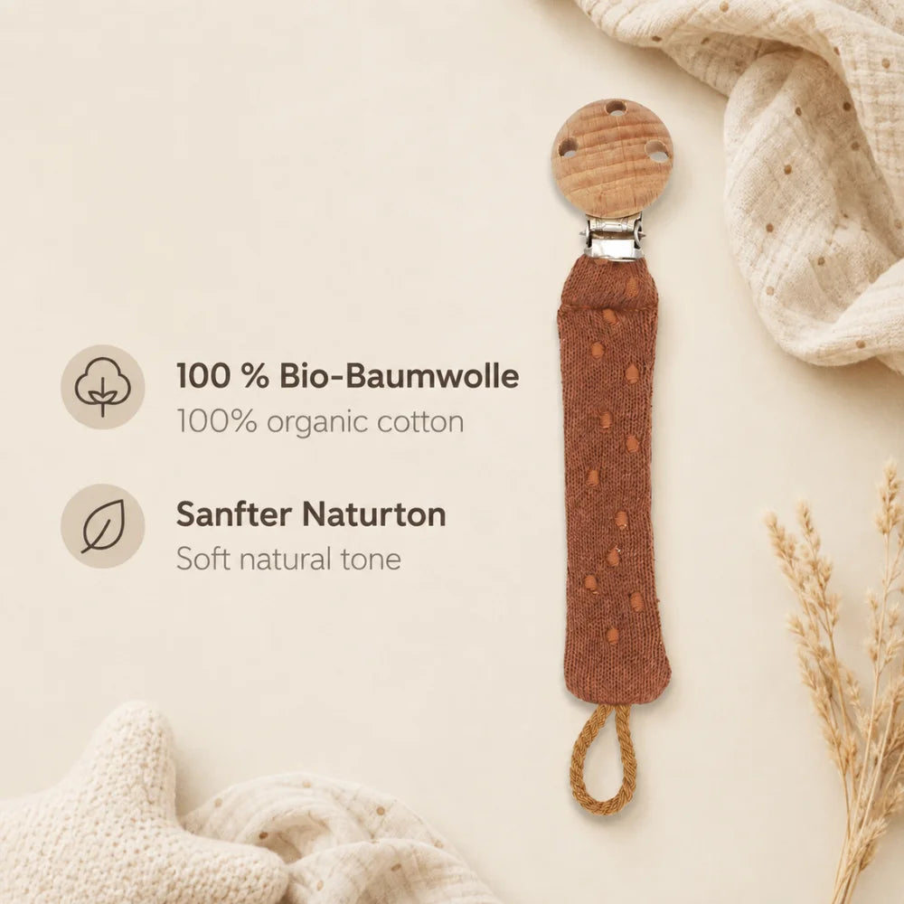 Schnullerkette Sugar aus 100 % Bio-Baumwolle in warmem Braun mit Holzclip und Naturton