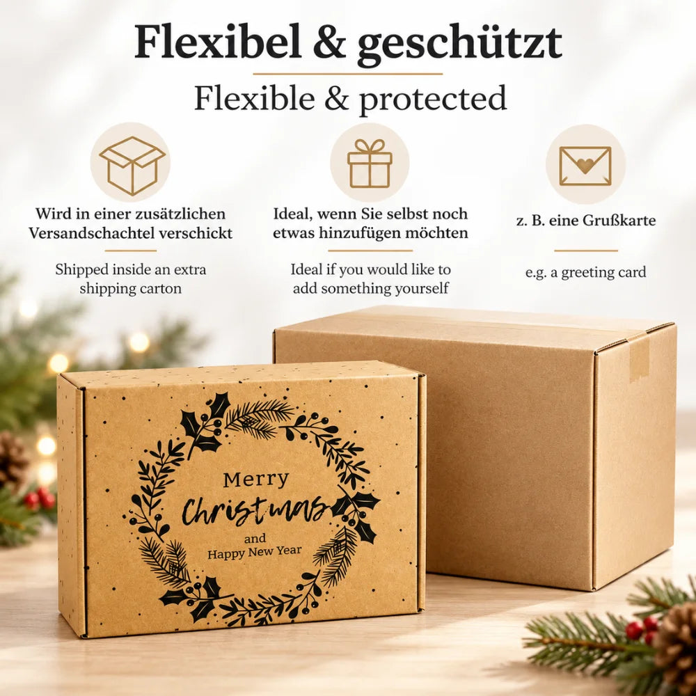 Weihnachts-Geschenkbox mit festlichem Weihnachtskranz neben einem schützenden Versandkarton. Hochwertige Geschenkverpackung zum einfachen Öffnen und persönlichen Ergänzen.