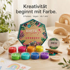 KNETÄ Knetmasse 8er Dosen Set mit 8 veganen Farben für Kinder ab 1 Jahr auf hellem minimalistischen Hintergrund