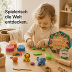 Kind spielt zuhause kreativ mit KNETÄ Knetmasse in einer warmen Montessori-inspirierten Umgebung