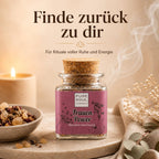 Frauen Power Räuchermischung auf glühender Kohle in Räucherschale – aufsteigender Rauch für Meditation und Ritual