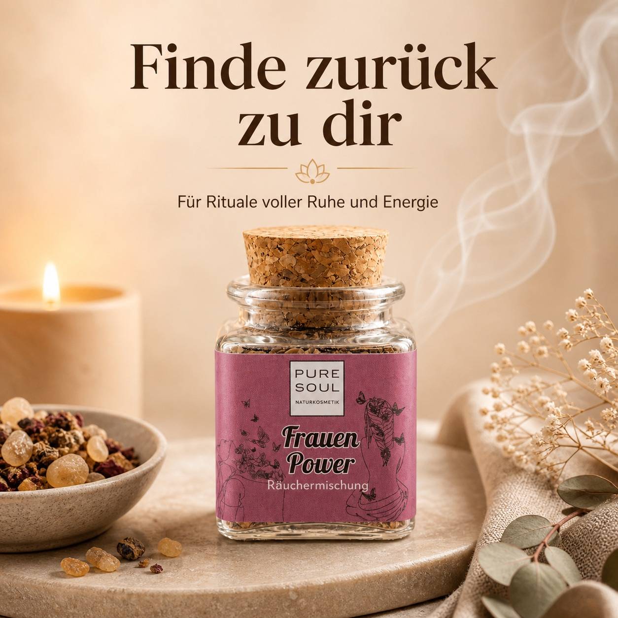 Frauen Power Räuchermischung auf glühender Kohle in Räucherschale – aufsteigender Rauch für Meditation und Ritual