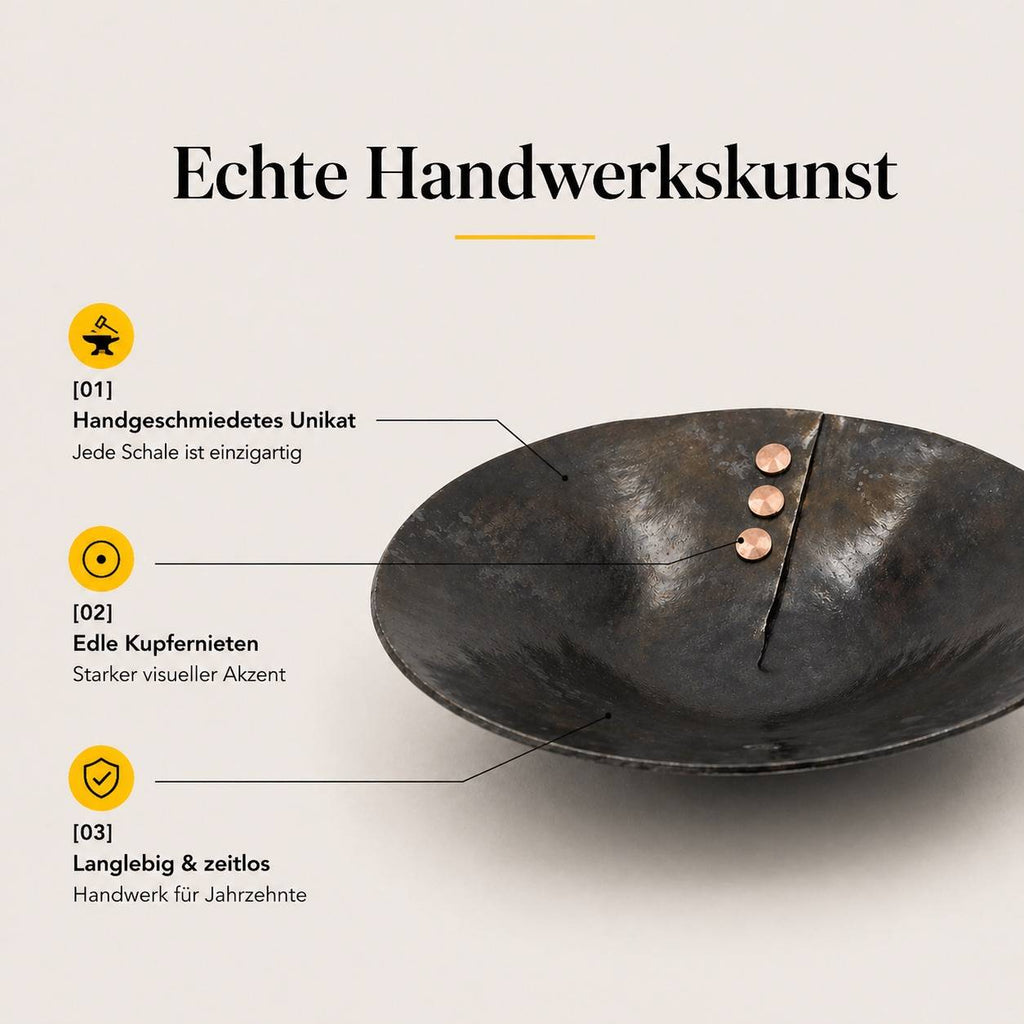 Handgeschmiedete Eisenschale mit sichtbarer Struktur, Bruchkante und Kupfernieten als hochwertige Detailansicht